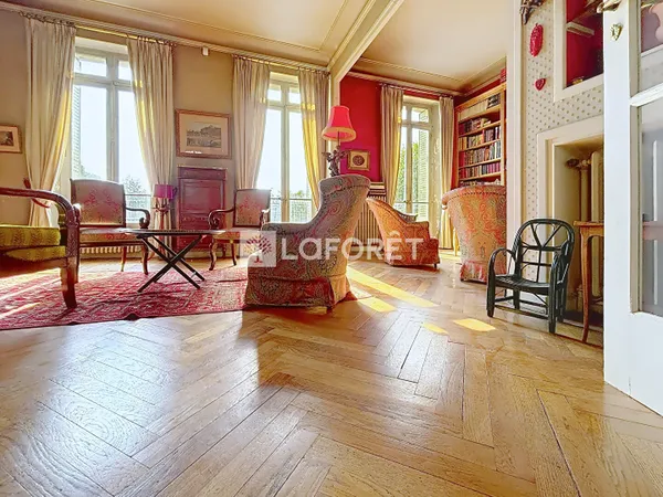 Appartement 5 pièces 181 m²