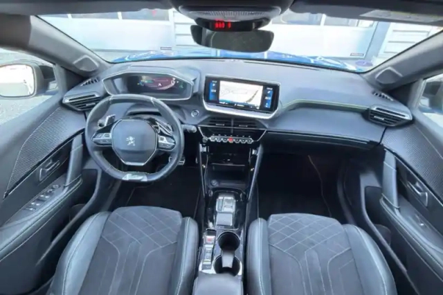 Peugeot 208 puretech 100 s&amp;s eat8 — photo 11