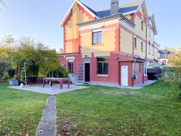 PROCHE FRONTIERE - SPACIEUSE MAISON DE CARACTERE 5 CH