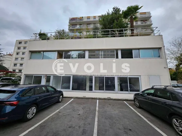 Bureaux 776 m²