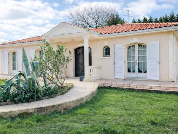 Maison familiale de plain-pied sur une belle parcelle de 1700 m2