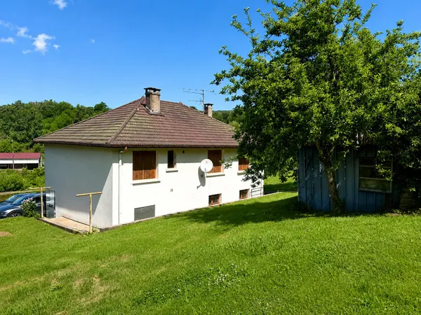 Amagney: Maison familiale avec 40 ares de terrain au calme a