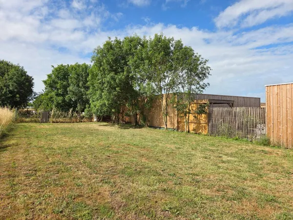 Rare sur le secteur ! Terrain à bâtir de 1 339 m² - Saint-Laurent-de-la-Prée