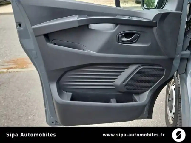 Renault Trafic fgn l1h1 2800 kg blue dci 130 — photo 28