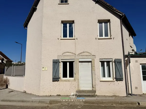 MAISON A VIÉVIGNE CHARME DE L'ANCIEN ET BEAUX VOLUMES
