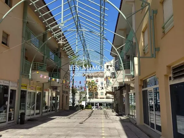 PORT-FREJUS, 3P rénové à 200 m de la mer