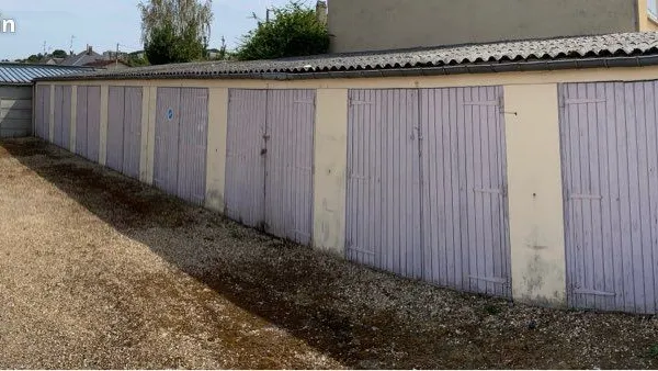 8 garages boxs