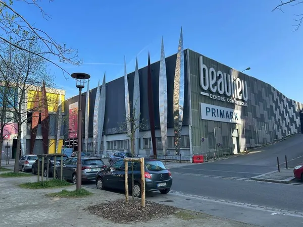 Local commercial 630 m²