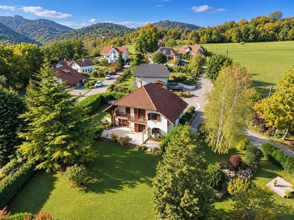 Maison individuelle T7 de 200m2 sur terrain de 1'511m2!
