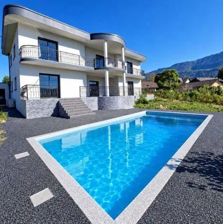 Maison 8 pièces 261 m²