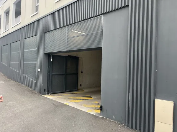 Parking située en plein bourg de saint herblain.
