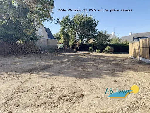 Terrain 825 m²
