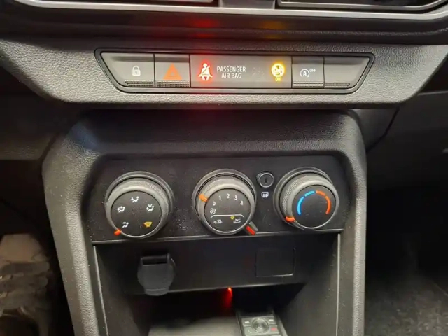 Dacia Sandero sce 65 — photo 35