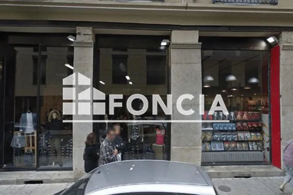 LOCAUX_COMMERCIAUX