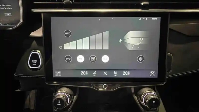 Lynk&Amp;Co 01 1.5 phev 261 ch dcth7 — photo 19