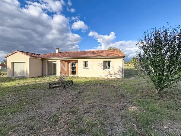 Maison de plain-pied 5 pièces à vendre - DPE C - 85,69 m² sur terrain de 1200 m² - garage