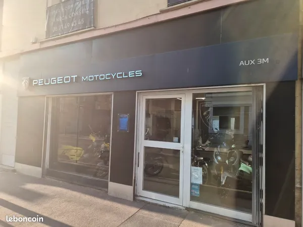 A VENDRE - FONDS DE COMMERCE MOTO & SCOOTER (130 m²)
