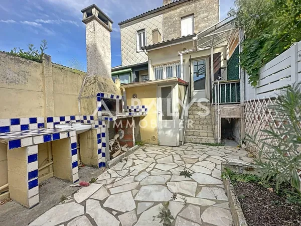 LIBOURNE Jolie maison de ville à deux pas du centre