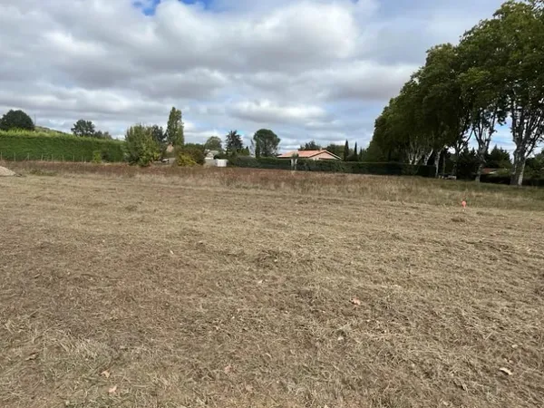 Terrain 820 m²