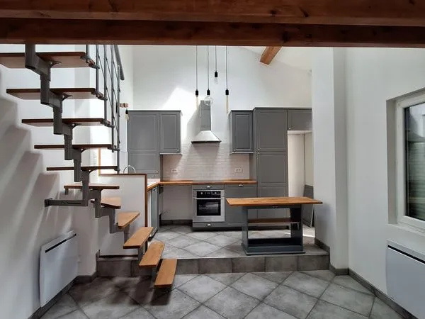 Bron - Petite maison avec terrain