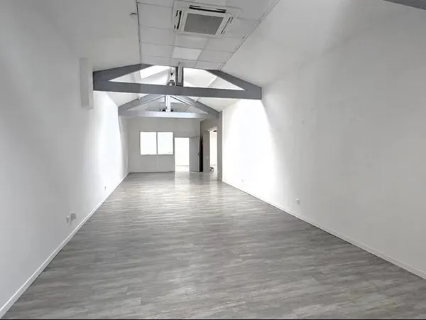 Idéal investisseur, local 205 m² totalement rénové
