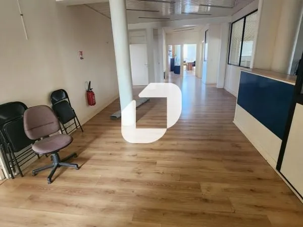 Bureaux 250 m²