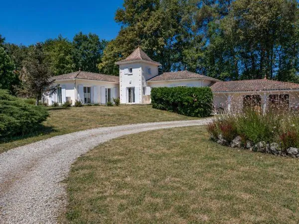 Maison 8 pièces 265 m²