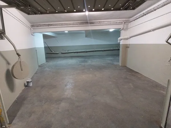 Loue parking 66m²