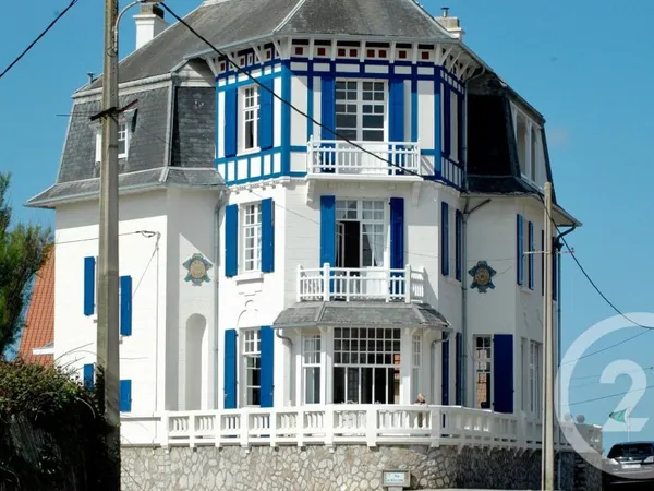 Maison 12 pièces 275 m²