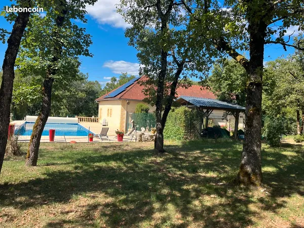 Propriété de charmes 200 m² PMR + Dépendance 213 m² + Piscine sur 1,2 ha - Périgord Noir