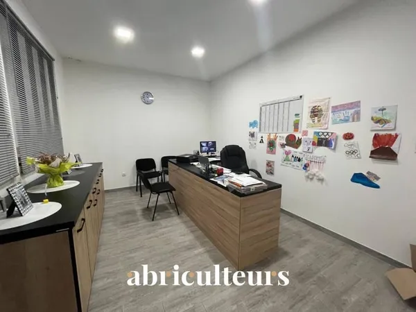Entrepôt 575 m²