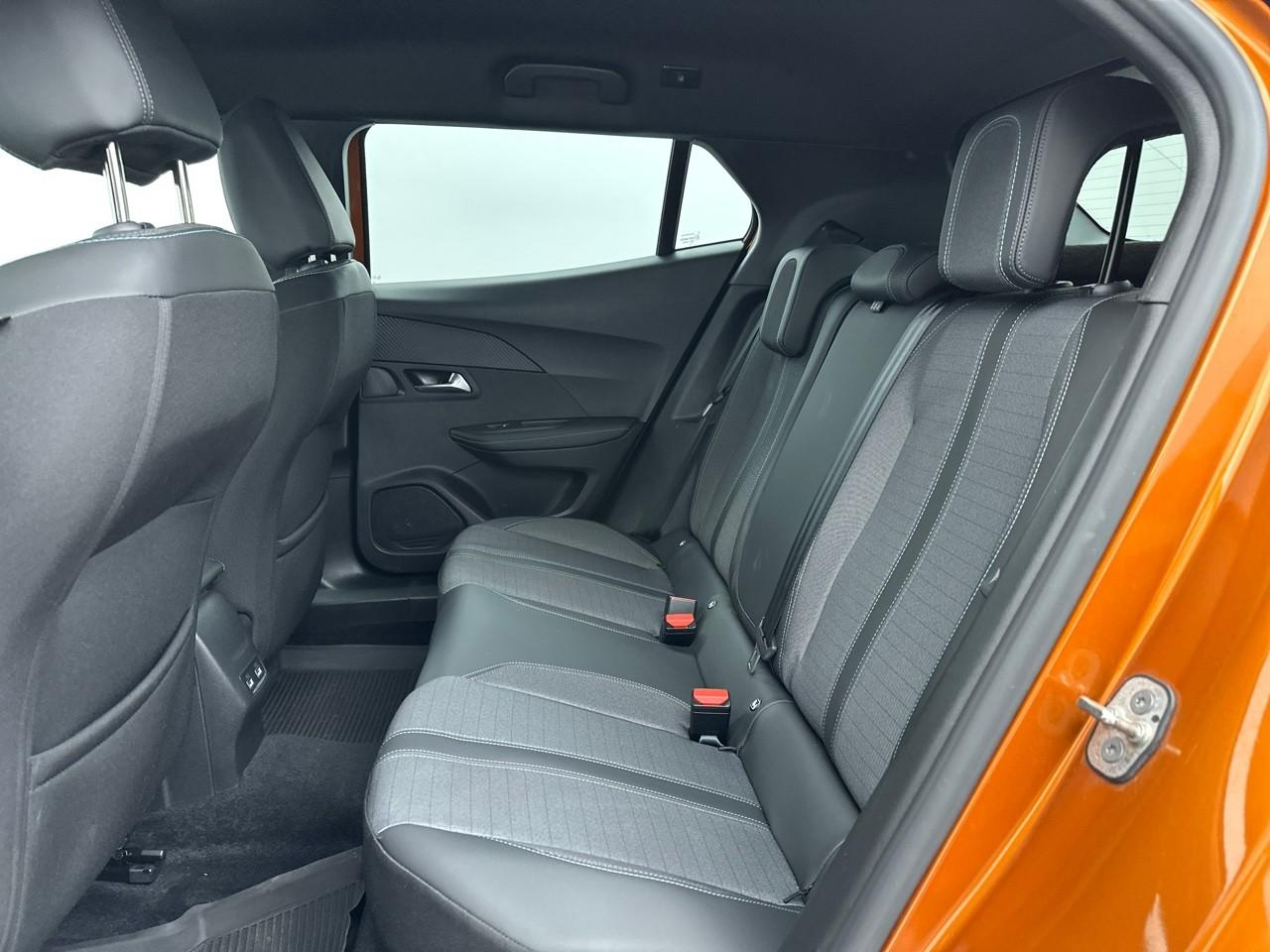 Peugeot 2008 puretech 130 s&s eat8 allure pack — photo 12