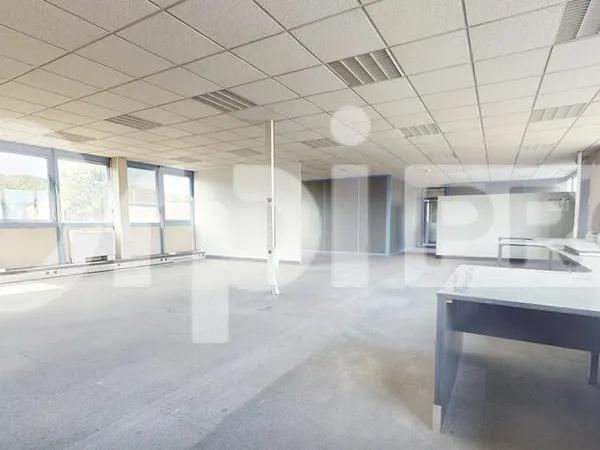 Local d'activité 2 365 m²