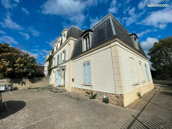 BUREAUX 402 m² LES MUREAUX