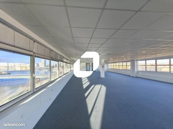 Bureau 1 300 m²