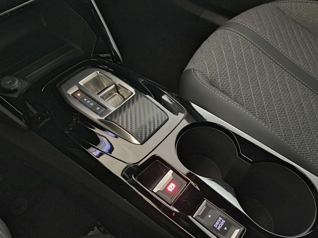 Peugeot 2008 hybrid 145 ch e-dcs6 allure — photo 18