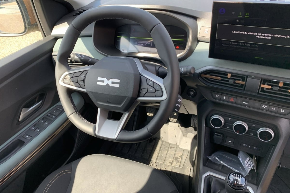 Dacia Sandero — photo 13