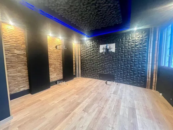 Bureau 90 m²