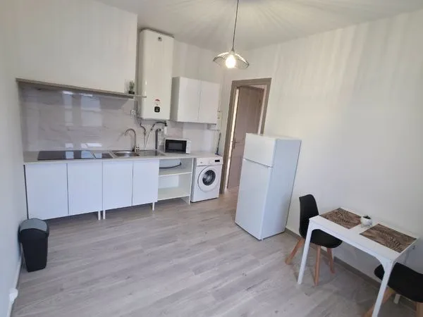 À LOUER - APPARTEMENT MEUBLÉ ENTIÈREMENT RÉNOVÉ - 35 m² - CLIMATISATION RÉVERSIBLE - PARKING - TARBE