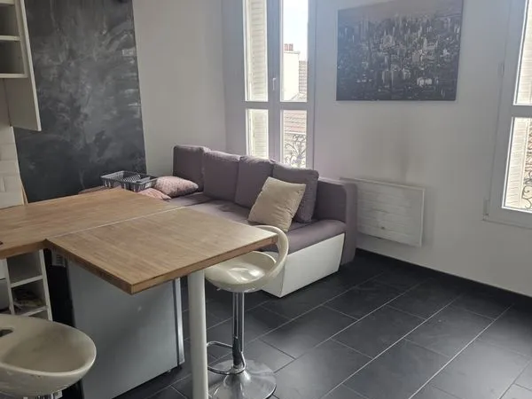 Location Appartement à Courbevoie - 21.62 m²