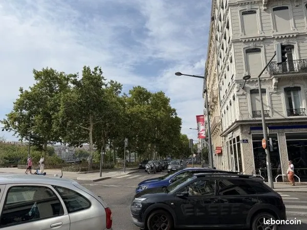 Local commercial 180 m²
