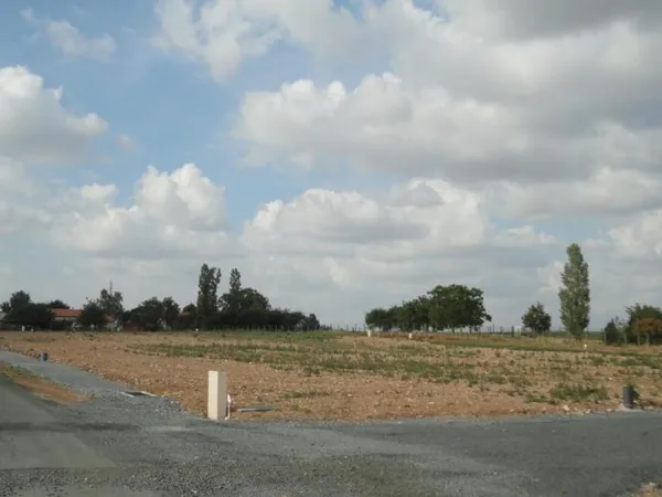 Terrain 617 m²