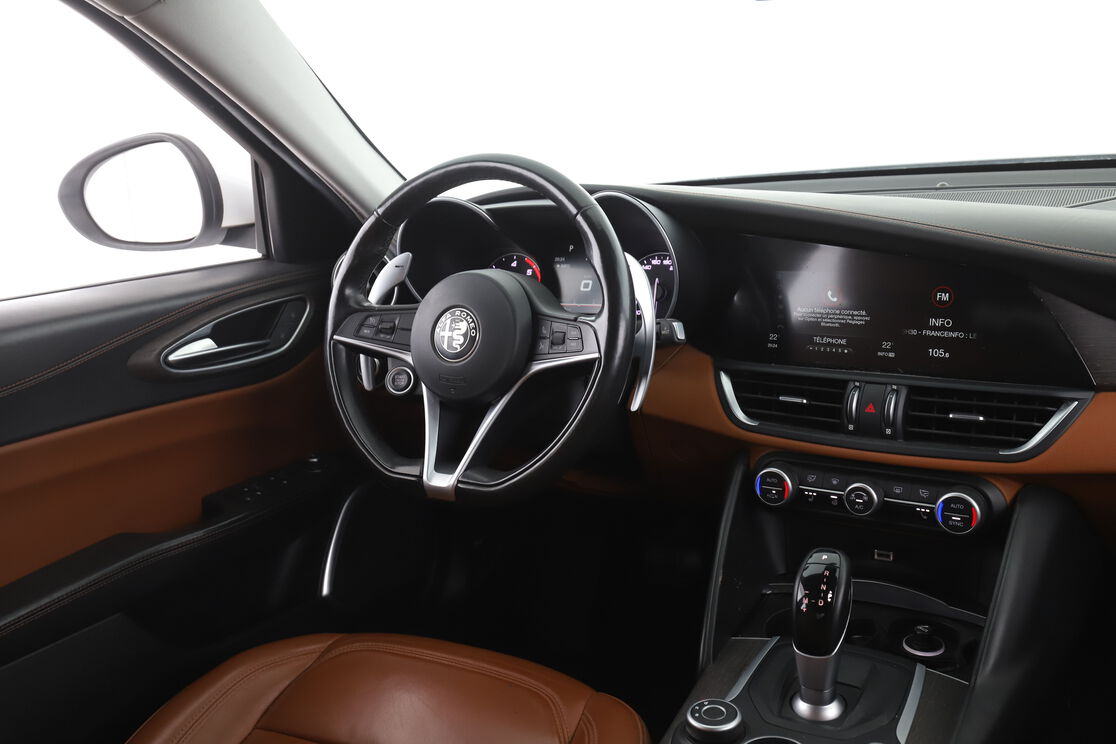 Alfa Romeo Giulia 2.2 Lusso AT8 — photo 12