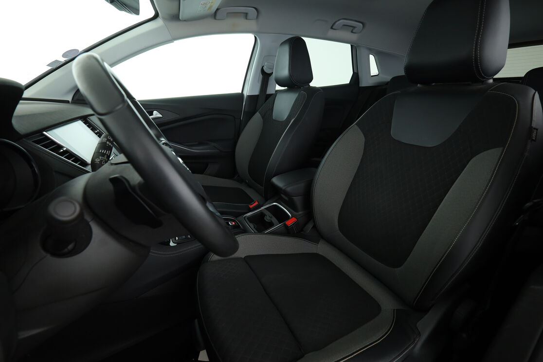 Opel Grandland X 1.6 Hybrid Elite Auto — photo 9