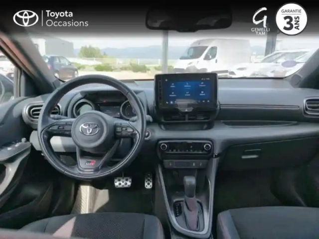Toyota Yaris 116h gr sport 5p my22 — photo 8