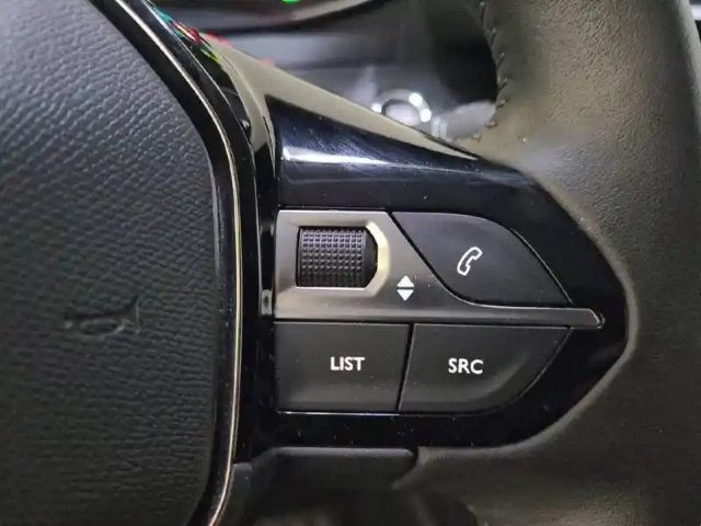 Peugeot 208 electrique 50 kwh 136ch — photo 45