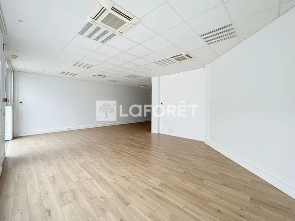 Local commercial 160 m²