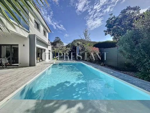 Maison 9 pièces 230 m²