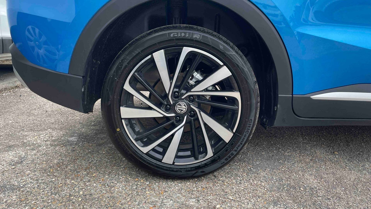 MG ZS 1.5 L Hybrid+ 197 ch — photo 24