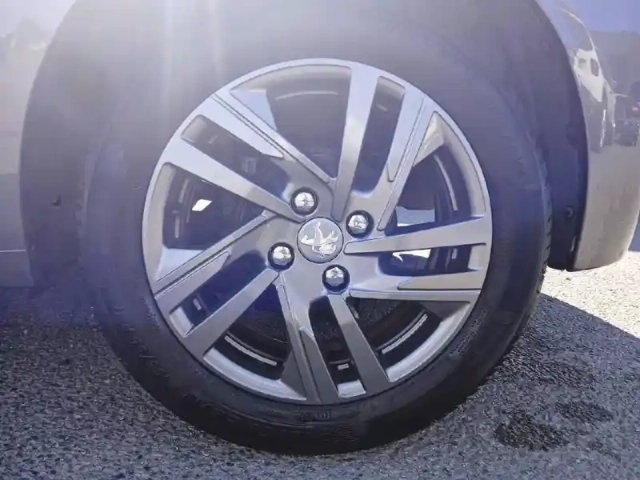 Peugeot 208 puretech 75 s&amp;s bvm5 — photo 13